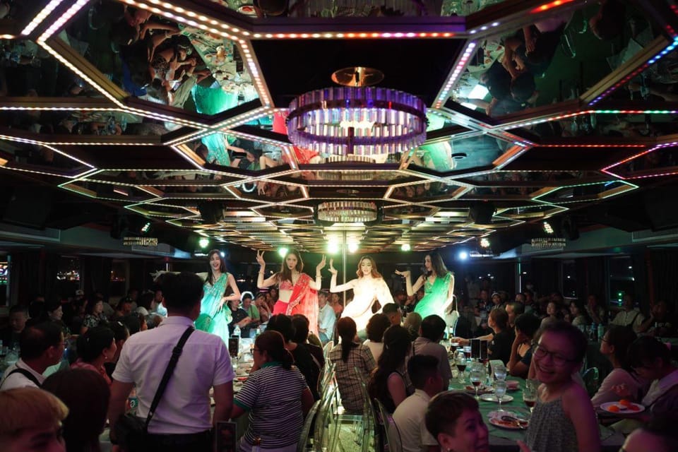 Pattaya: All Star Dinner Cruise, Cabaret Show & Beer Buffet - Welcome dance and the buffet: how to eat on a moving crowd