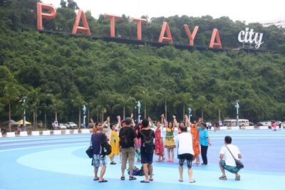 Pattaya City Tour : Big Buddha, Viewpoint & Gems Gallery - Stop 1: Passing the Nightlife Street (Not a Daytime Walk)