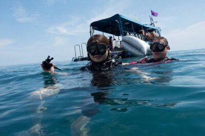 Pattaya PADI Beginner Scuba Diving One Try Dive Depth 6 Meters and Snorkeling ) - The 8-hour plan: morning training, boat lunch, then snorkeling