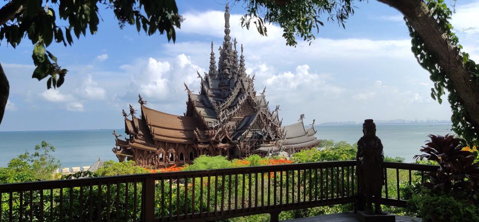 Pattaya: The Sanctuary of Truth Discounted Admission Ticket - On-site rules: pets, dress code, and comfort