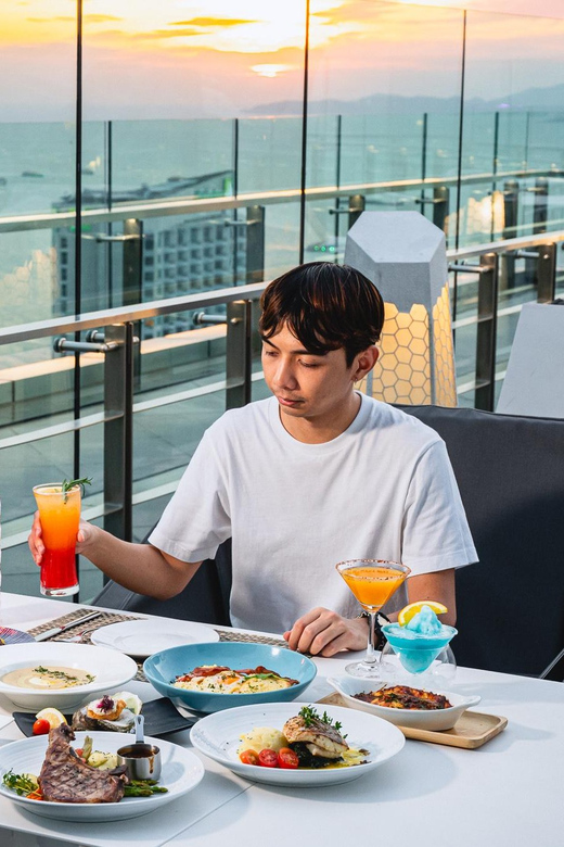 Pattaya: The Sky 32 at Grande CentrePoint Hotel - The service level: why names like Freya and Jimmy keep showing up