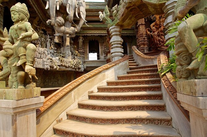 The Sanctuary of Truth Tickets in Pattaya - Night-time illumination: the evening session advantage
